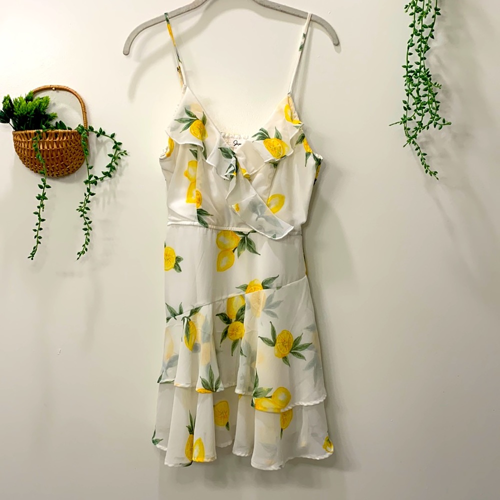White lemon dress. Very cute and very positano, Italy vibes! Perfect condition